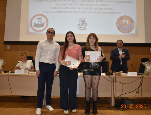 Martina Rodrigo y Andreea Militaru (4.º C) recogen el premio Odisea 2025